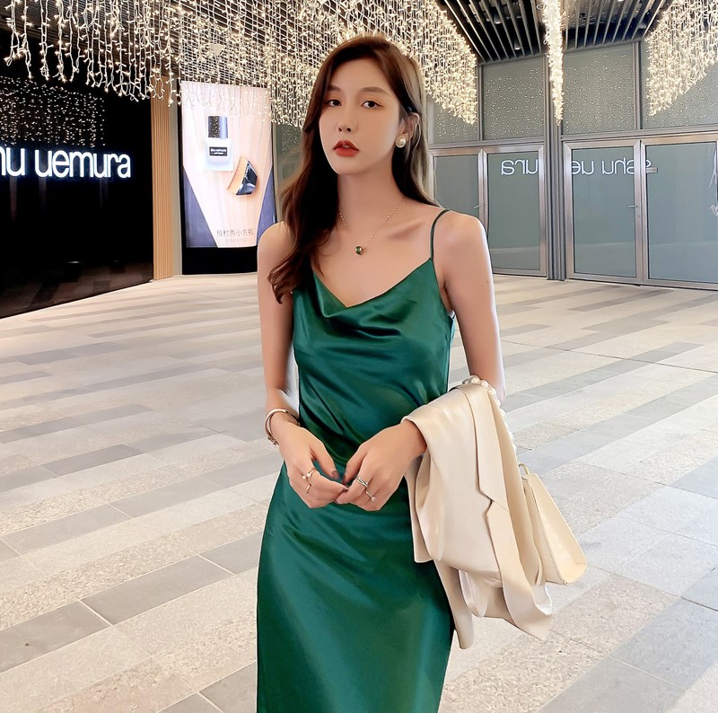 真丝多巴胺吊带连衣裙女夏内搭中长款缎面醋酸设计感修身长裙|undefined