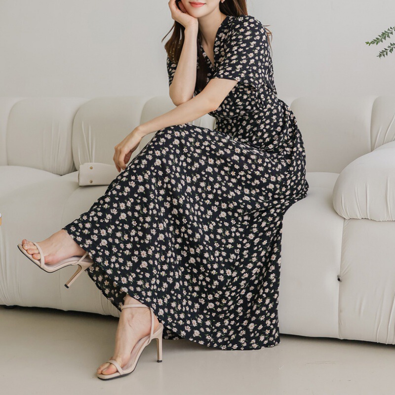 Summer new Korean style plus size women's short-sleeved V-neck corset dress Daisy pullover X-shaped dress Summer new Korean style plus size women's short-sleeved V-neck corset dress Daisy pullover X-shaped dress