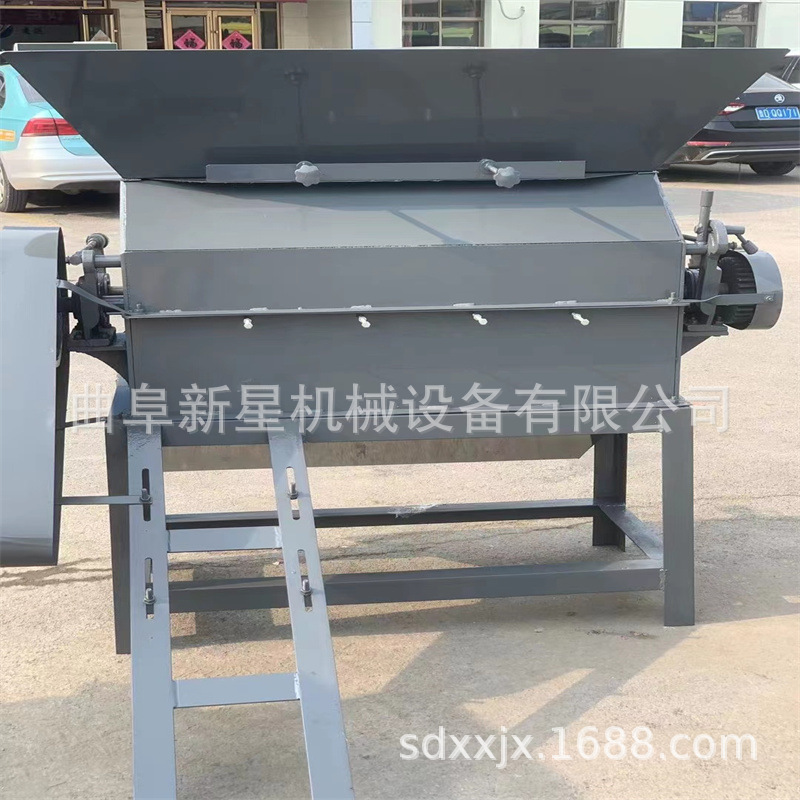 生熟花生米对辊碎粒机 电动粮油店磕瓣机 挤扁机 梨子破碎机