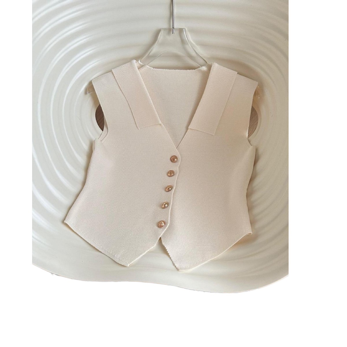 Women's Vest for Summer 2026, New Style for Outerwear, Elegant Single-Breasted French Retro Sleeveless Top