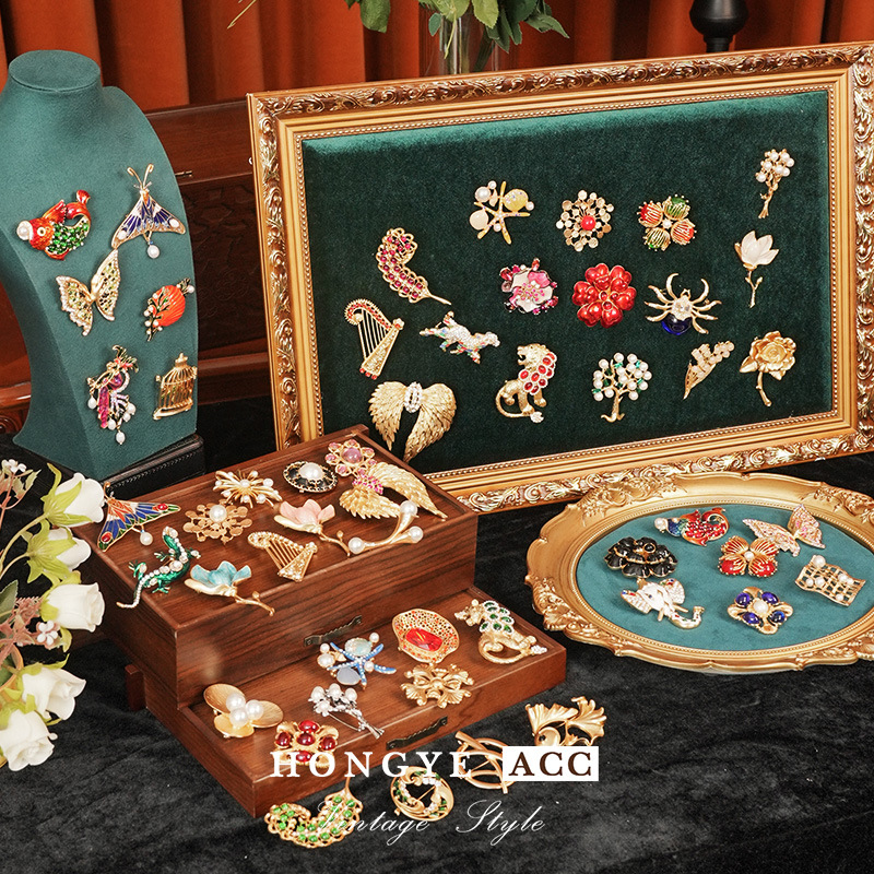 Fashionable Middle Ancient Brooch Pin Niche Vintage Camellia Pearl Corsage Light Luxury High-end Fragrant Style Charm Jewelry for Women