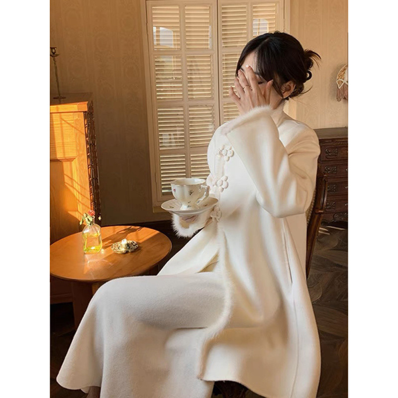 새로운 중국 스타일 여성 의류 국가 스타일 원피스 가을과 겨울 패션 서양식 기모 두꺼운 사교계 울 버클 화이트 세트