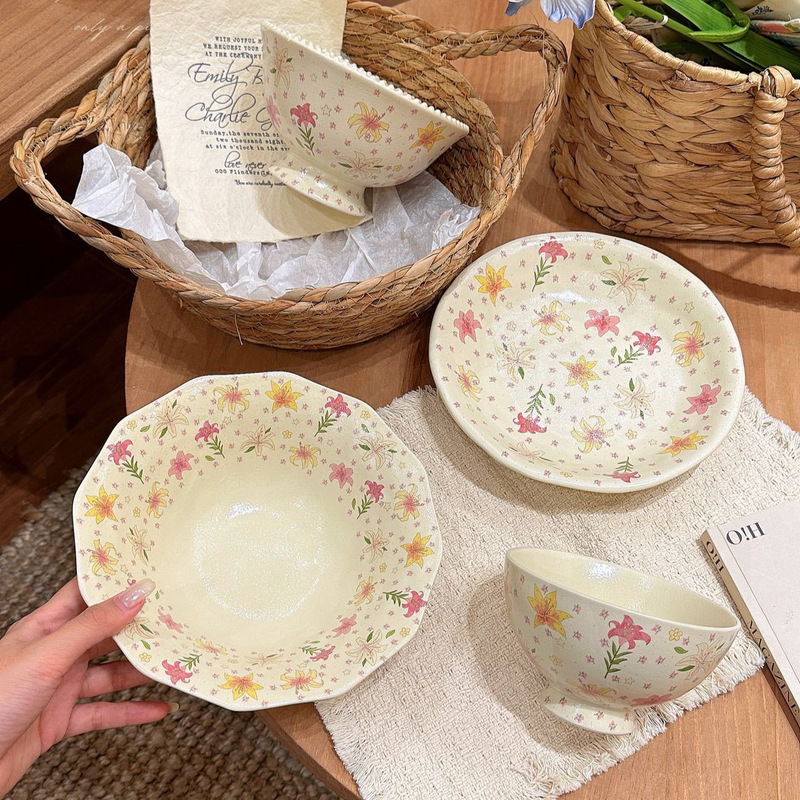 Creamy Lily Series Plates: Household Deep Plates, Dessert Plates, Exquisite Ceramic Plates, Very Beautiful Plates