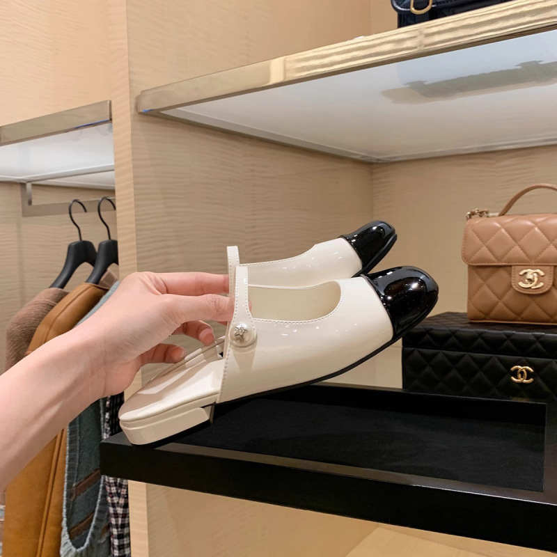 Chanel-Style Slip-On Shoes with Square Toe, Pearl Strap, Shallow Mouth, Versatile Mary Jane Half-Slipper for Women, Spring and Summer Chanel-Style Slip-On Shoes with Square Toe, Pearl Strap, Shallow Mouth, Versatile Mary Jane Half-Slipper for Women, Spring and Summer