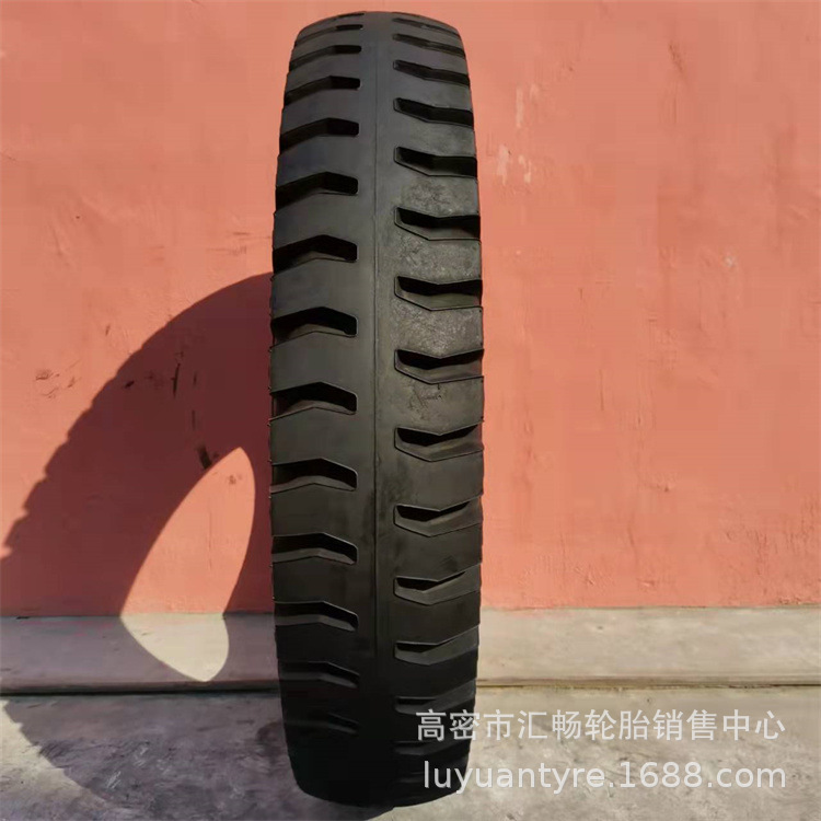 10.00-20 11.00-20 12.00-20 港口 羊角花纹 斜交 工程机械轮胎