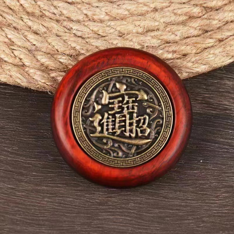 紫檀木はお金を回して檀木の八方につるして銅のお金を回します。|undefined