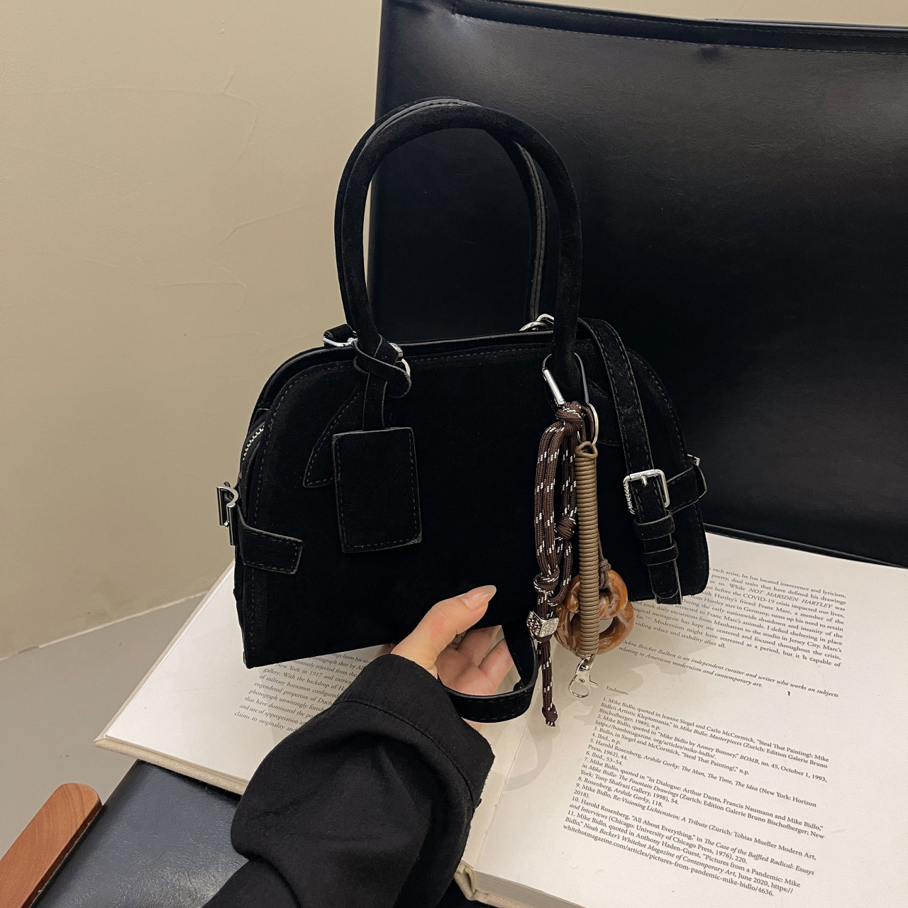 빈티지 프로스트 핸드백 2024 새로운 하이 엔드 크로스 보더 행 대용량 틈새 간단한 어깨 크로스 바디 백