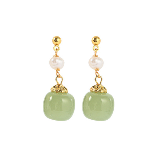 Retro-style freshwater pearl earrings for women, Hetian jade ear studs and earrings for women, unique design sense, natural pearl earrings for women
