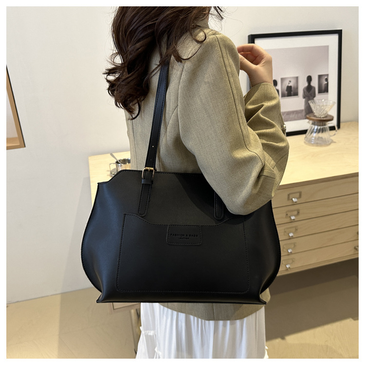 2024 New Popular Texture Large Capacity Tote Women's Trendy Fashion Leisure Student Commuter Bag_voghion.com