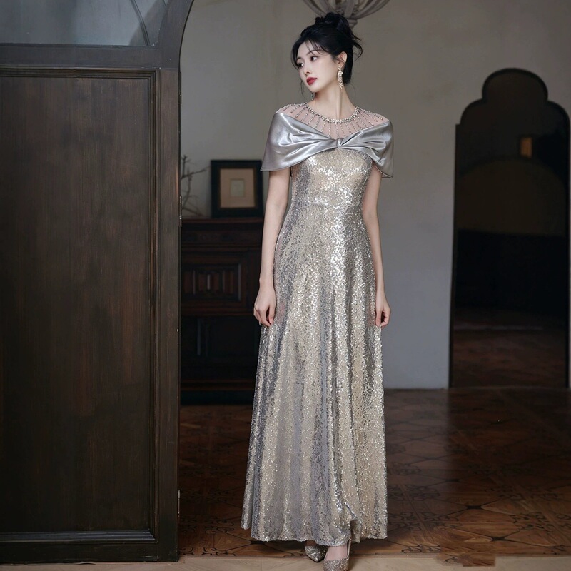 Silver evening dress 2026 new model, elegant and sophisticated, suitable for adults' important occasions, hostess, graduation, off-the-shoulder banquet dress Silver evening dress 2026 new model, elegant and sophisticated, suitable for adults' important occasions, hostess, graduation, off-the-shoulder banquet dress