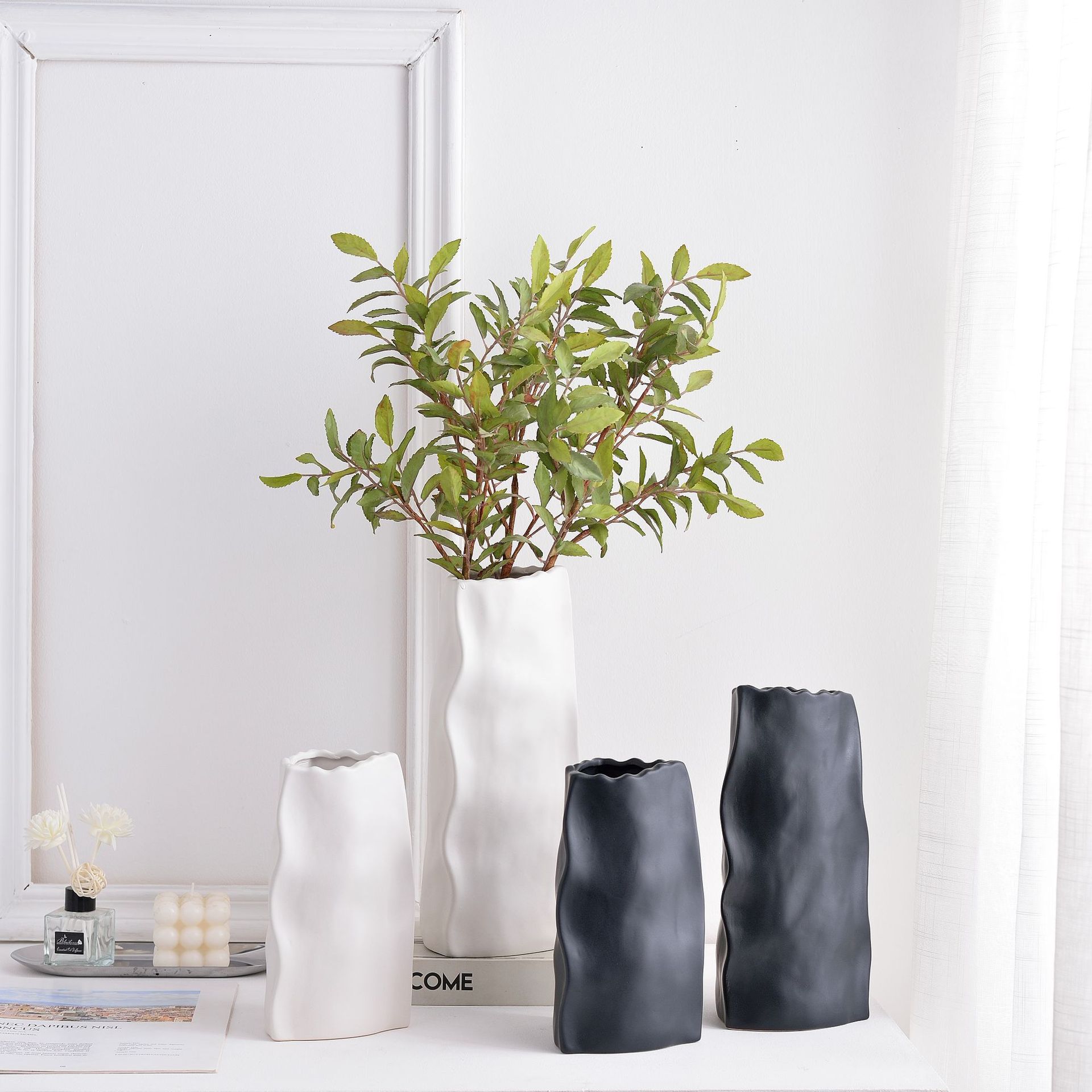 Simple modern black and white pure color glaze geometric abstract art Indigo ceramic vase three-piece set home soft decorations