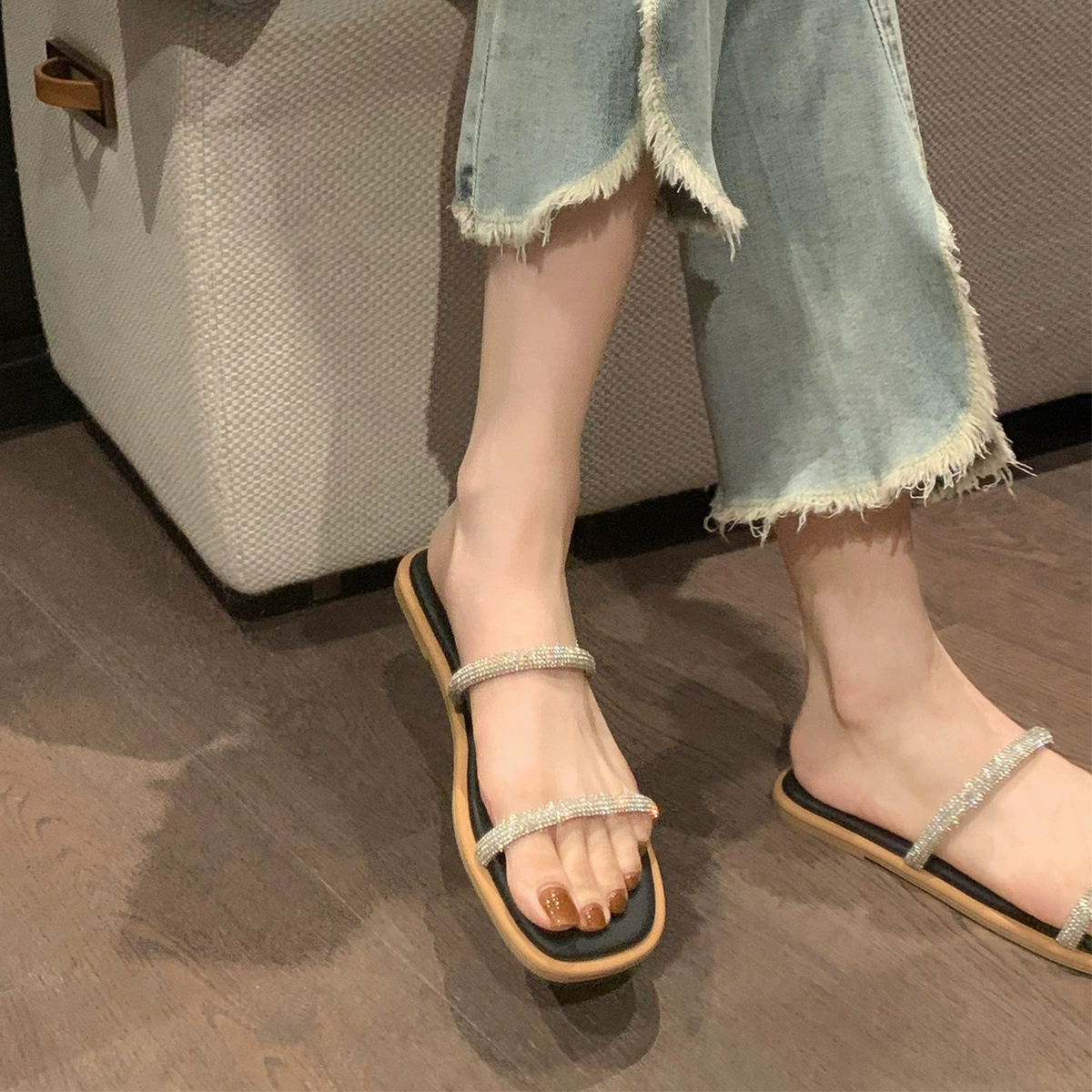 Шерстяная~ Грейп мама простая квадратная головка блестящие двойные однополосные плоские тапочки для женщин летний уличный блестящие тапочки с кристаллами