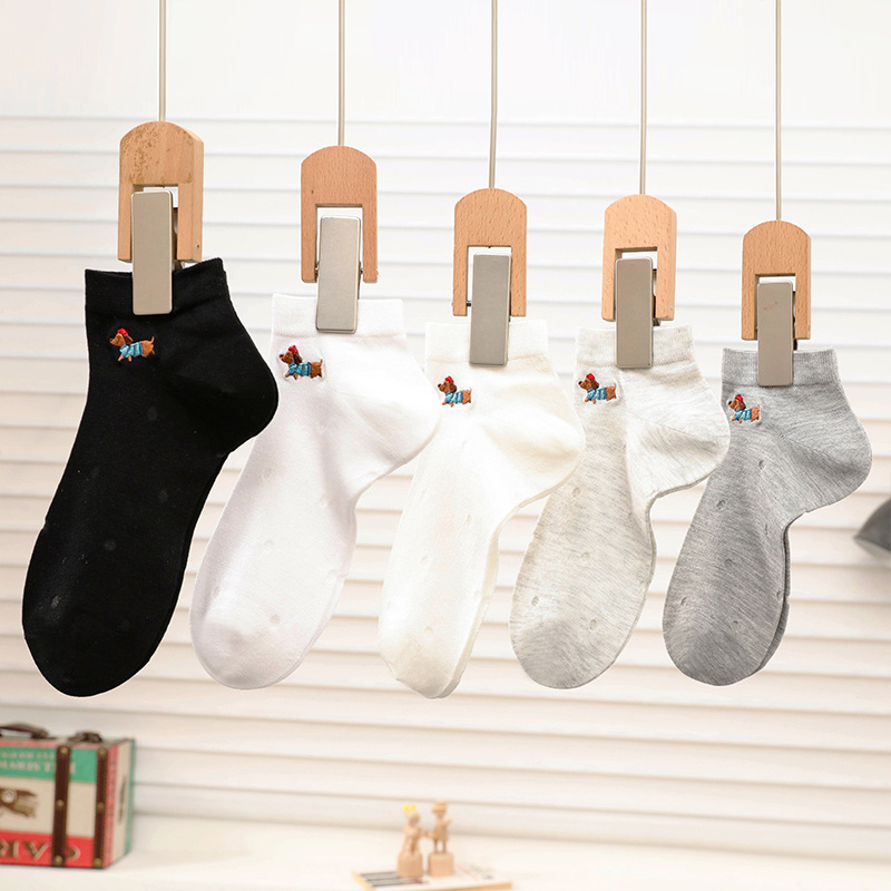 All-in-one embroidery women's socks black and white gray solid color boneless socks women's ultra-thin cartoon embroidery short tube socks combed cotton tide