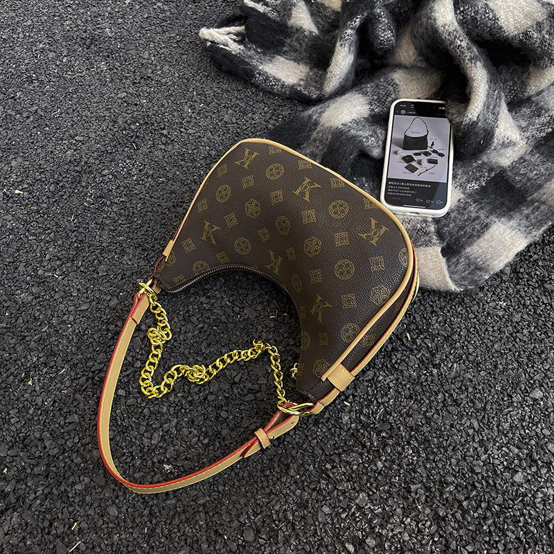Borsa a spalla vintage crescent con monogramma e catena_voghion.com