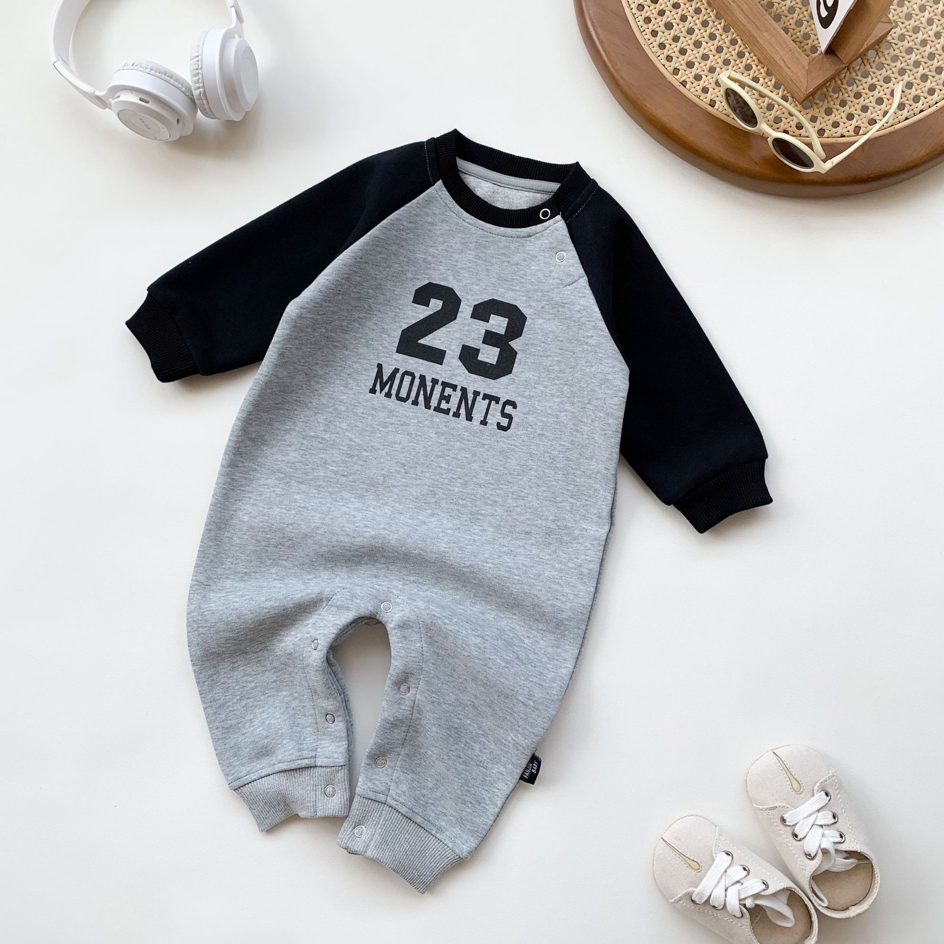 Ropa de una pieza para bebés 2024 otoño nuevo estilo ropa de salida para niños recién nacidos hombres y mujeres ropa de escalada deportiva a juego de color retro para bebés