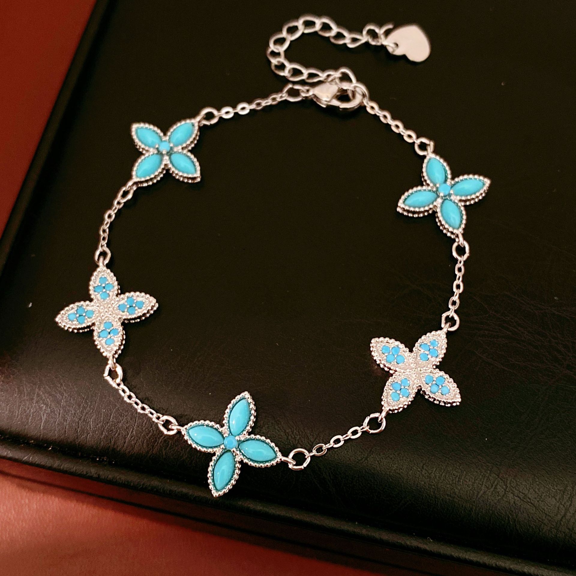 Medieval vintage pulsera de flores de piedra de silicio ligera pulsera de nicho de lujo temperamento retro alta sensación de joyas al por mayor image 7