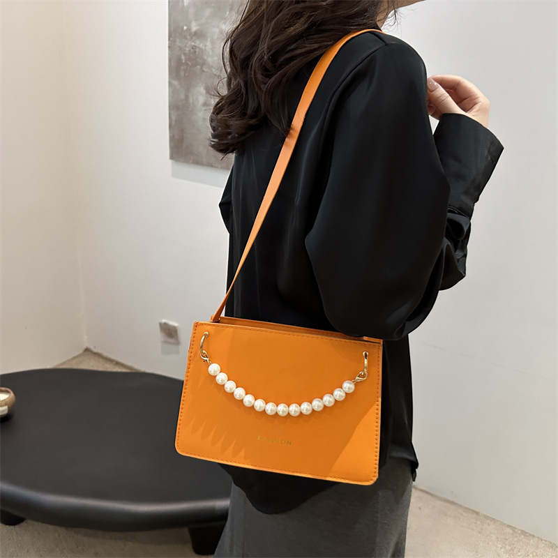 Bolso de nicho de sentido de alta gama para mujer 2024 nuevo bolso de hombro de cadena de perlas de moda salvaje bandolera bandolera