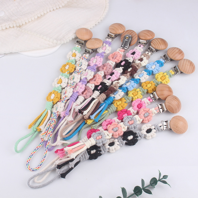 Productos para bebés Clip de chupete de haya de dibujos animados DIY creativo cuatro flores cadena de chupete de cuerda de algodón tejido a mano