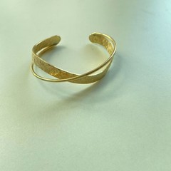 女性用ワイドオープンブレスレット、トレンディなコールドスタイルメタルブレスレット、インターネットセレブファッション、誇張されたニッチデザイン、ハンドジュエリーシーズン
