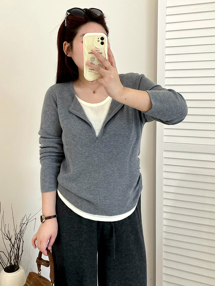 Plus-size women's color-blocking fake two-piece semi-open top 2025 autumn fat girl casual loose knitted sweater for women 23320