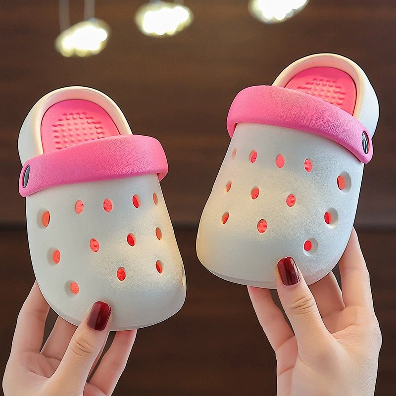 Новые летние сандалии для мальчиков 26 года, удобные и нескользящие, подходят для ношения на улице, утолщенные детские сабо, пляжная обувь.