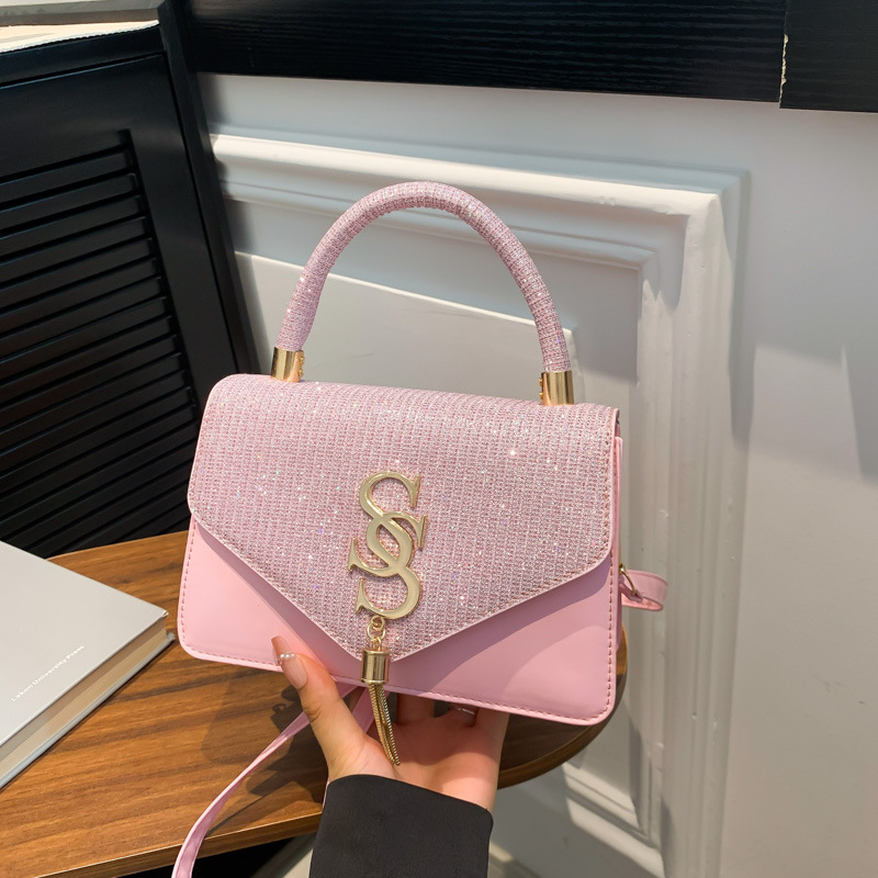 Bolsos de textura, la nueva moda de este año, la cadena de borlas de letras, el pequeño bolso cuadrado, la moda de las mujeres, el bandolera de un solo hombro