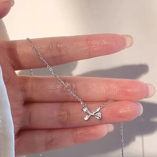 Japanese and Korean-style light luxury striped bow necklace, minimalist Insta-style niche design, temperament matchy-matchy butterfly clasp chain
