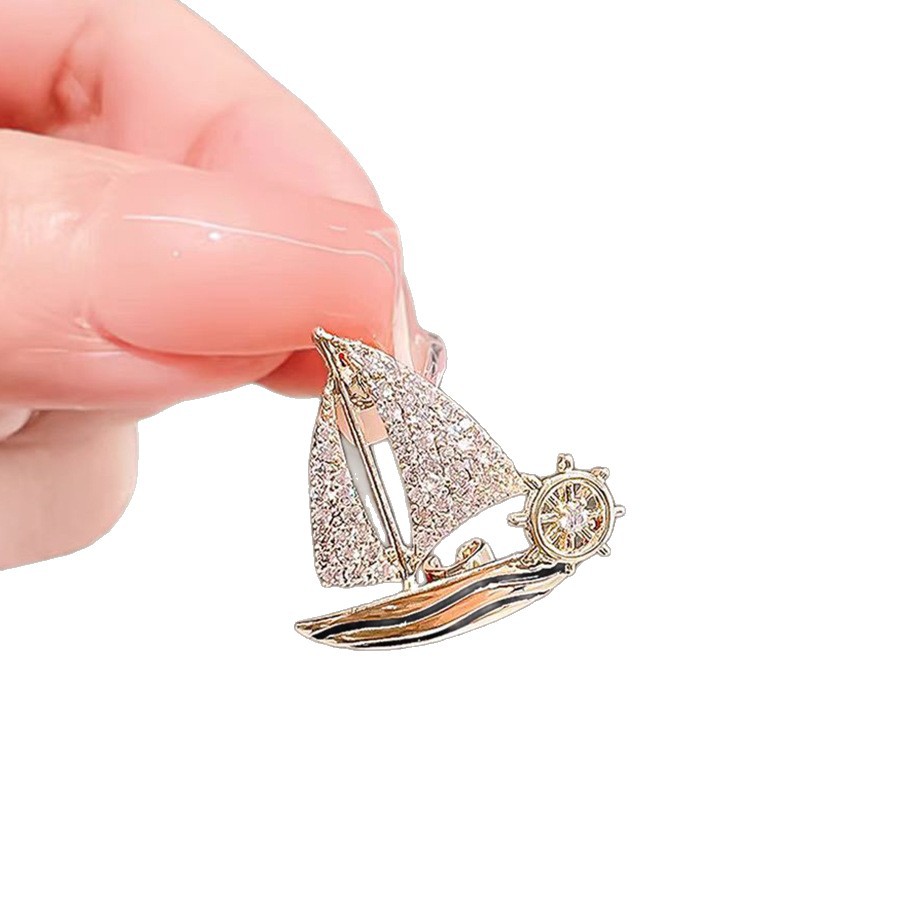 Spilla a forma di barca a vela elegante accessorio unisex_voghion.com