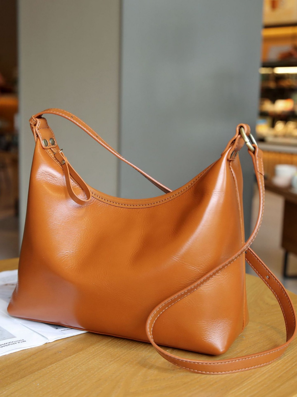 植なめしの層の牛革の小さい大衆の百合の女性のカバンの肩の斜めのショルダーのカバンのシンプルな女性のカバンのファスナーのギョーザの包みの貝殻のカバン