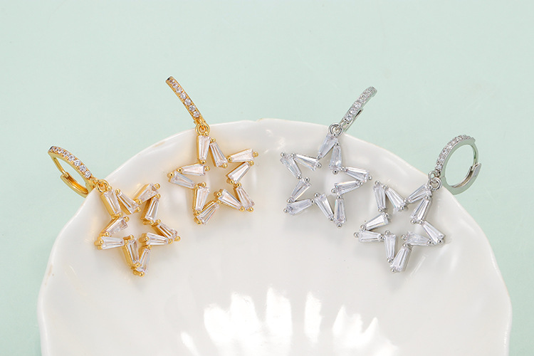 Retro Five-pointed Star Hollow Earrings Wholesale Nihaojewelry display picture 3