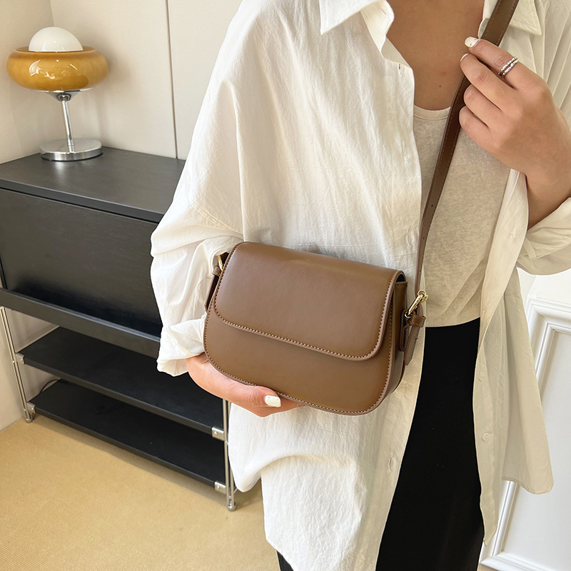 Nicho francés bolso de mujer 2023 Nuevo ins retro pequeño bolso cuadrado de verano simple bolso de mensajero de hombro de cuero para mujer