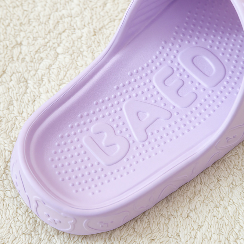 Zapatillas frías de verano para mujeres pequeñas pantallas de oso domésticas con suela suave, zapatillas antideslizantes para hombres