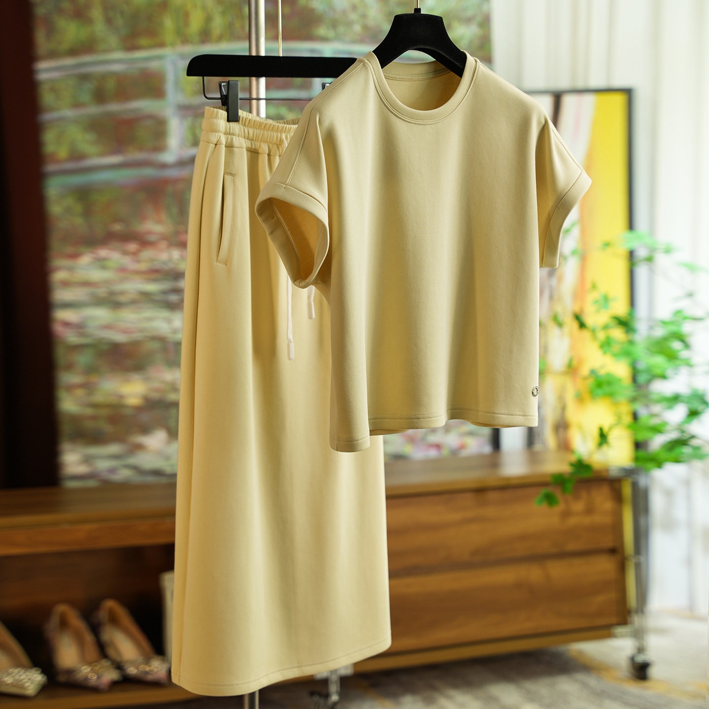 Goose yellow