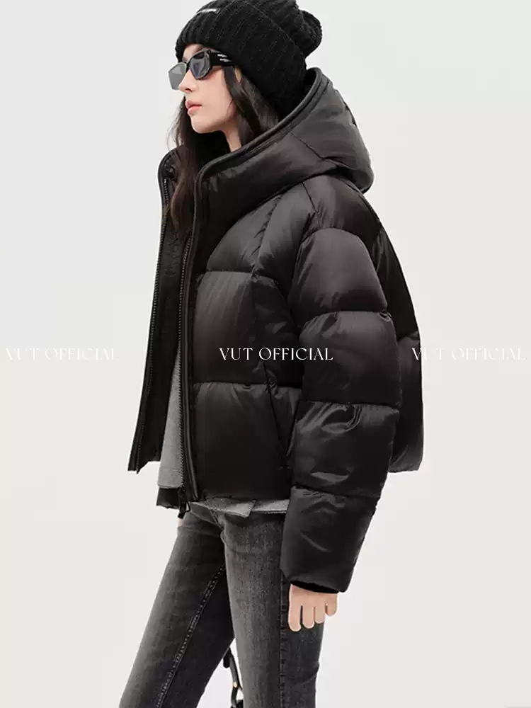 Ropa de exterior 2026 para mujeres pequeñas, chaqueta gruesa de algodón con capucha, estilo corto, resistente al viento, práctica para el invierno, versátil.