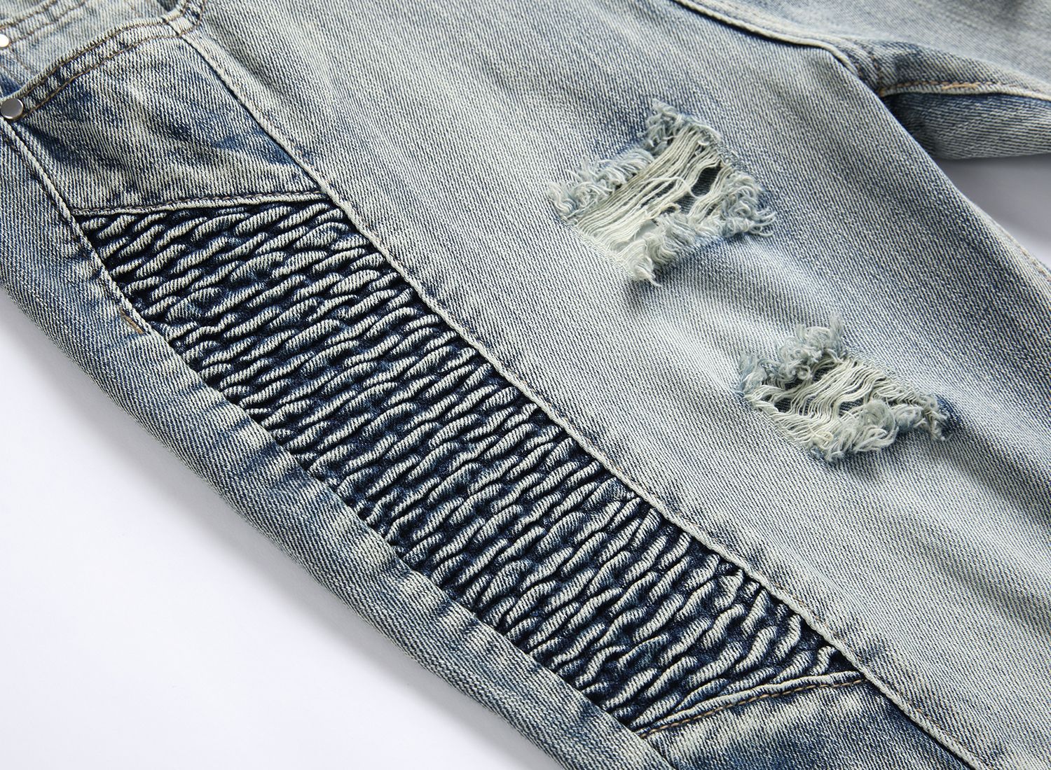 Jeans uomo moto con ginocchia strappate e ricami in denim_voghion.com