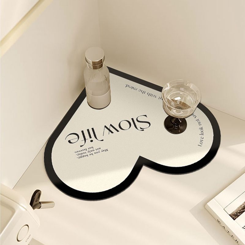 Cream style kitchen countertop drain pad diatom mud absorbent pad faucet anti-splash Internet celebrity heart-shaped drain coaster