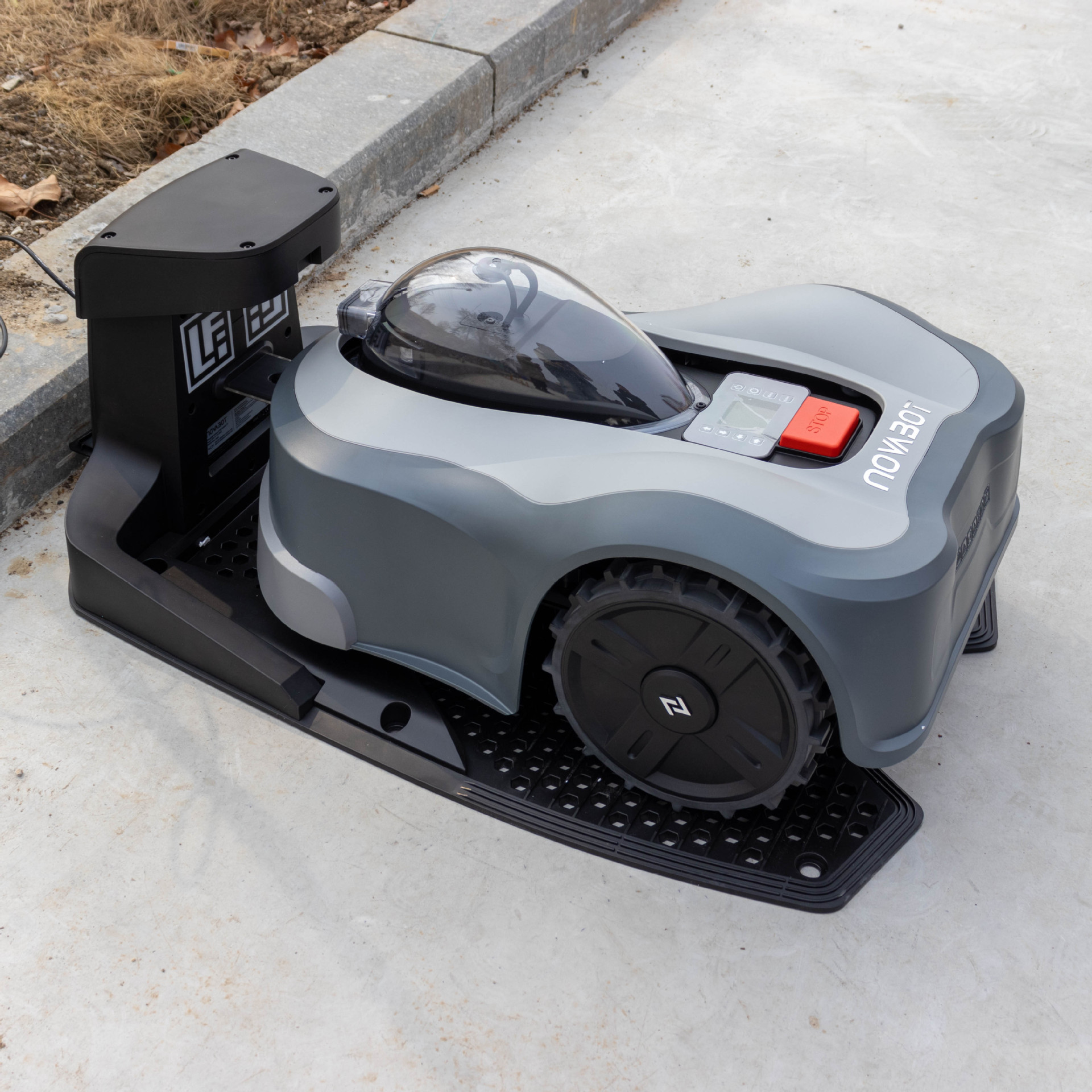 出口英国无边界遥控全自动割草机器人 GPS定位 Robot lawn mower