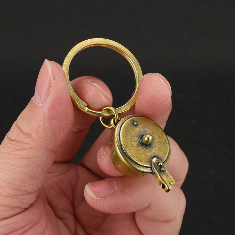 Cross-border new brass pressure cooker keychain pendant old sense nostalgic antique copper distressed car hanging decorations