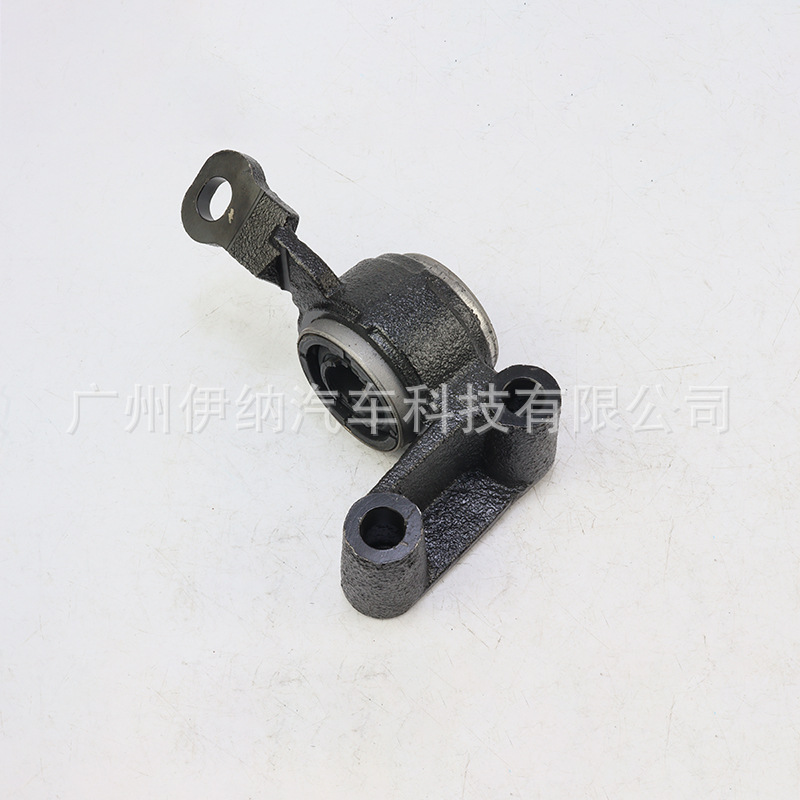 31126772235左前摆臂胶 (3)