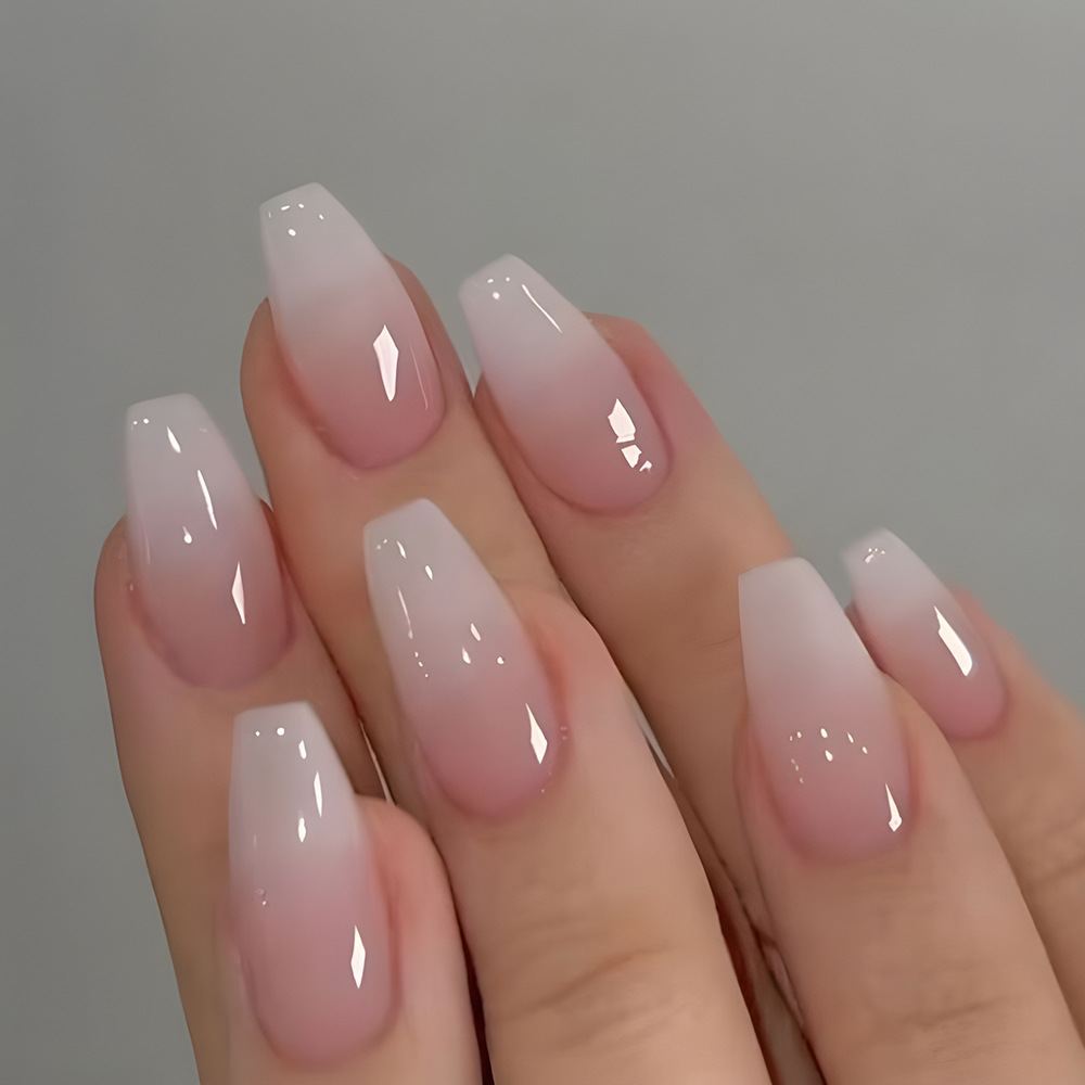 Uñas postizas europeas y americanas más vendidas, pegatinas de uñas estilo niña, suaves y dulces, puntas de uñas con diseño de cuadros blancos degradados transparentes como el hielo.