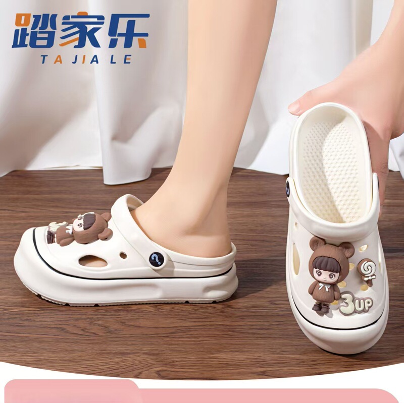 Wuchuan 2025 Summer New Cute Little Girl Cartoon Hole Shoes Women's Soft Sole Shoes Fairy Style Sandals