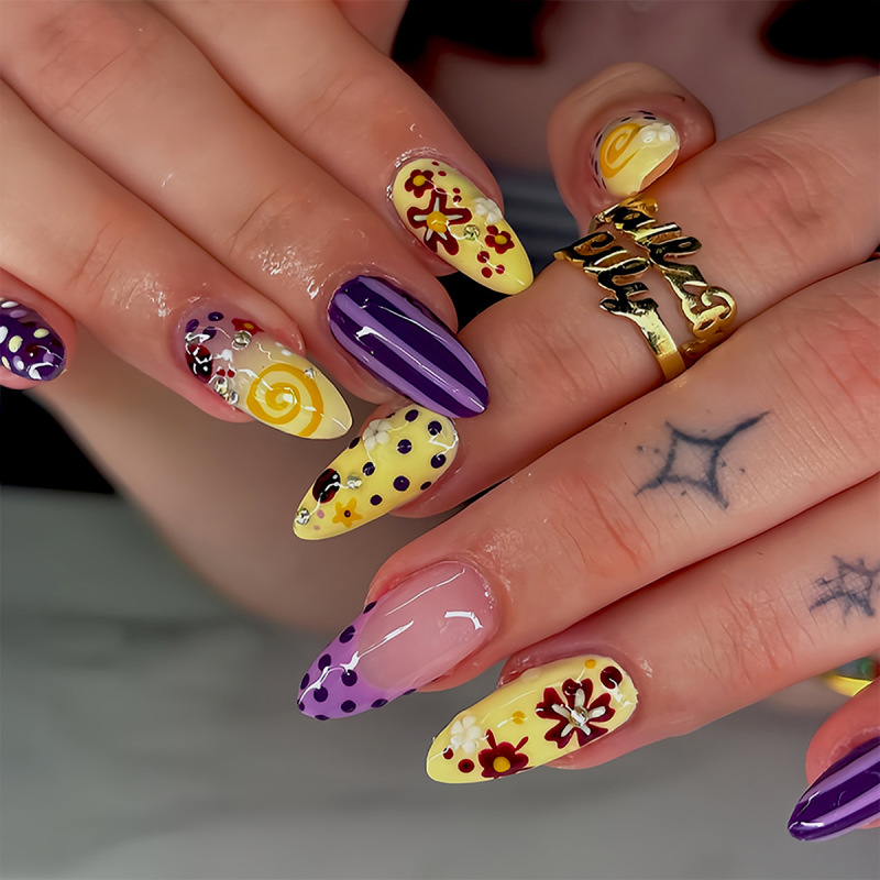 24 Pieces of Almond-Shaped Fake Nails, Retro Cute Graffiti Wearable Nails, Contrasting Colors, Y2K Cross-Border Nail Art Nail Pieces Wholesale