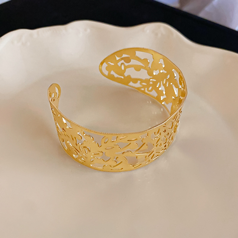 Elegant Exaggerated Geometric Alloy Bangles Wholesale display picture 13