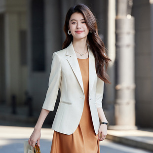 �㙉ɫ���b����Ů�ļ�2025�¿�С�����߷���r�����e������������