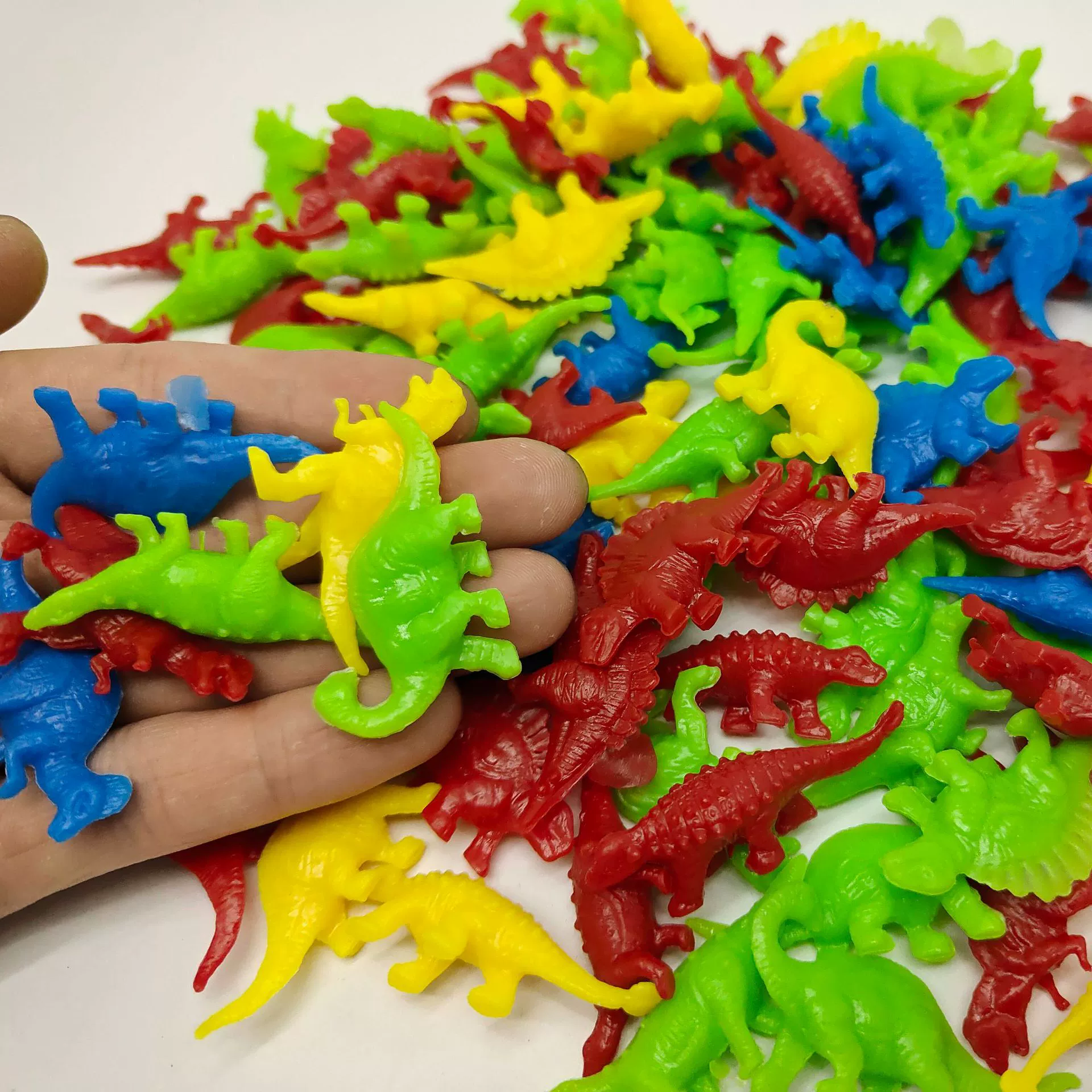 5 см мини динозавр гибкий клей небольшой размер имитационная модель динозавра сплошной цвет ПВХ материал для защиты окружающей среды археологические аксессуары для крутильных машин для яиц