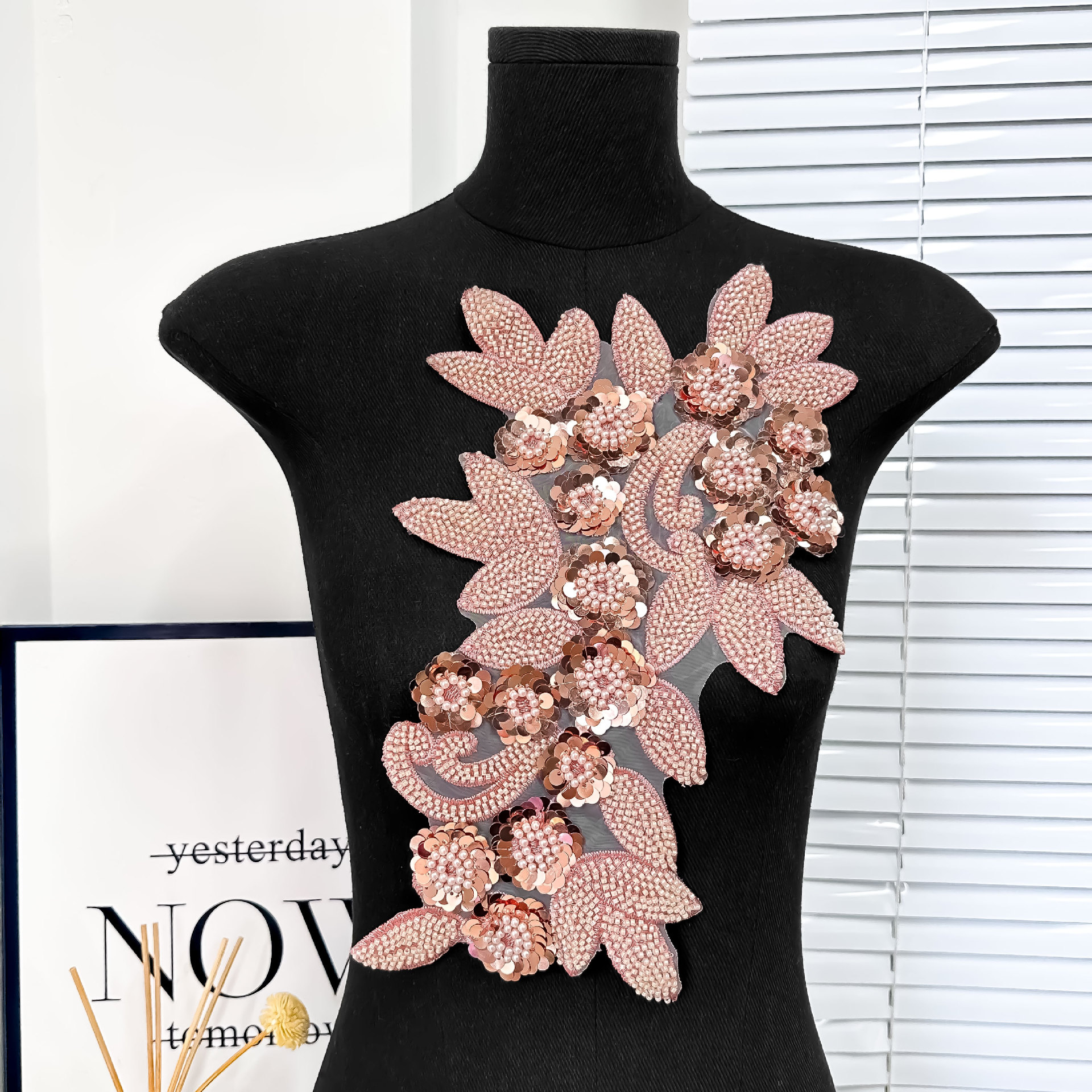 Nuevo transfronterizo de la industria pesada clavos cuentas cuentas sequillas flor tridimensional encaje vestido de boda vestido vestido de rendimiento vestido pegatinas de flores