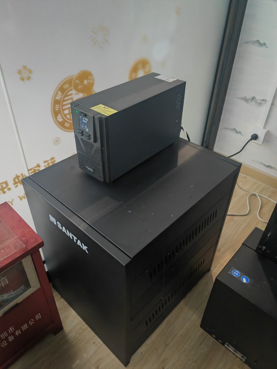 施耐德SPM2K 2KVA/1600W内置电池UPS电源 满载延时时间10-15分钟