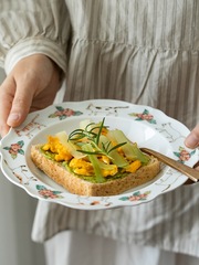 4TXN批發 |動物與花|手繪釉下五彩貓咪點心大盤 陶瓷中古盤早餐盤