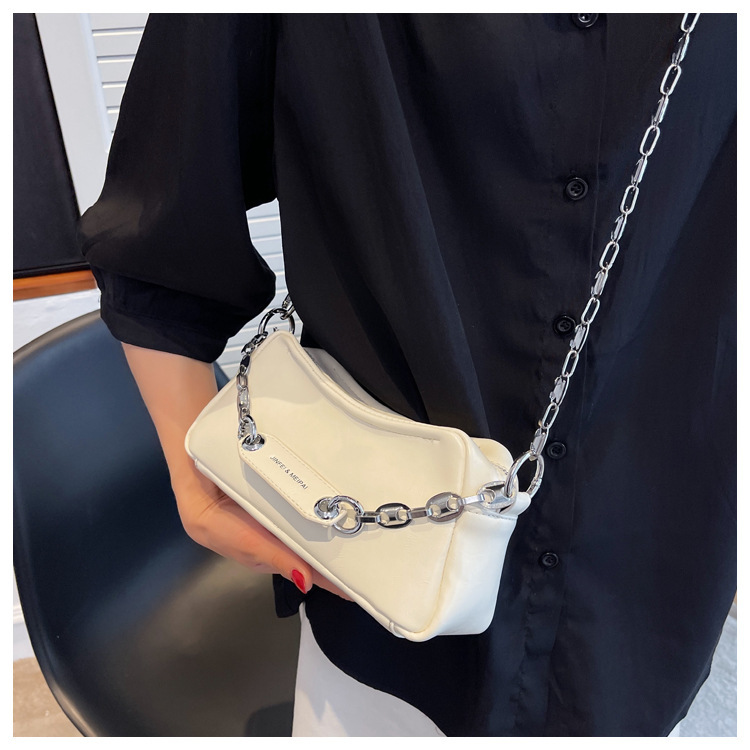 Fashion Pu Women's Chain Large Capacity New Portable Shoulder Messenger Bag 23.5*11*7.5cm display picture 3