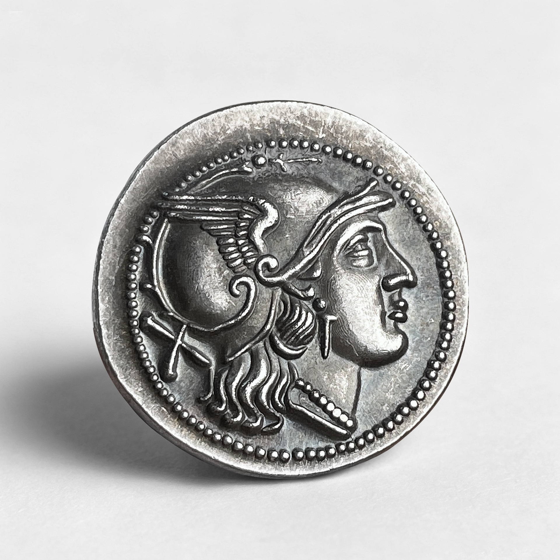 Ancient Roman vintage silver-colored copper coin-style metal commemorative coin with Roma goddess war chariot design for collection, cross-border coin
